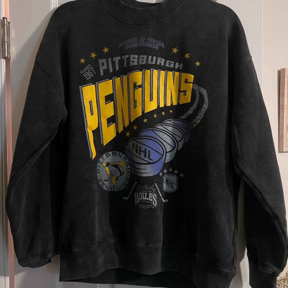 Abercrombie and Fitch oversized NHL crewneck